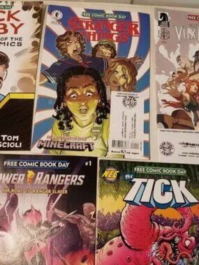 🌈 Bundle 5 Comic Books - GUC (sold together)